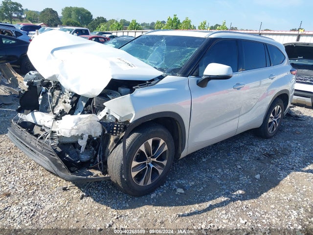 Toyota Highlander Xle 2022 5TDGZRAH1NS129365 Image 2
