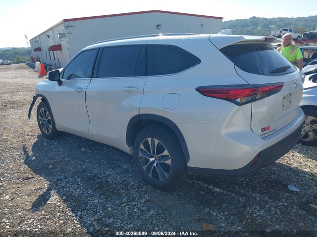 Toyota Highlander Xle 2022 5TDGZRAH1NS129365 Image 3