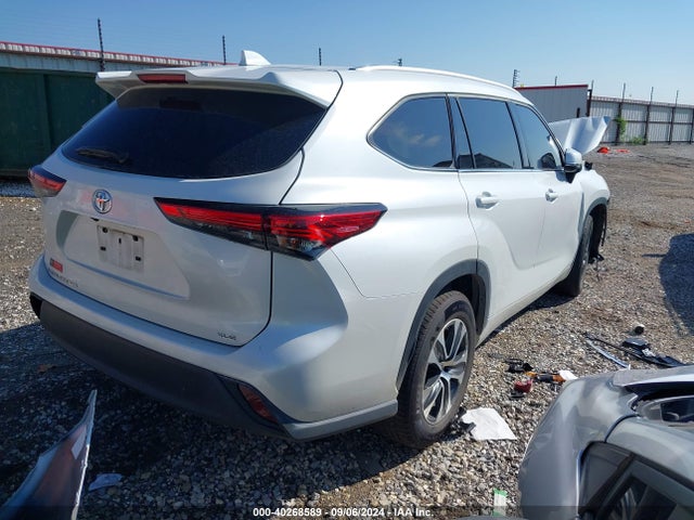 Toyota Highlander Xle 2022 5TDGZRAH1NS129365 Image 4