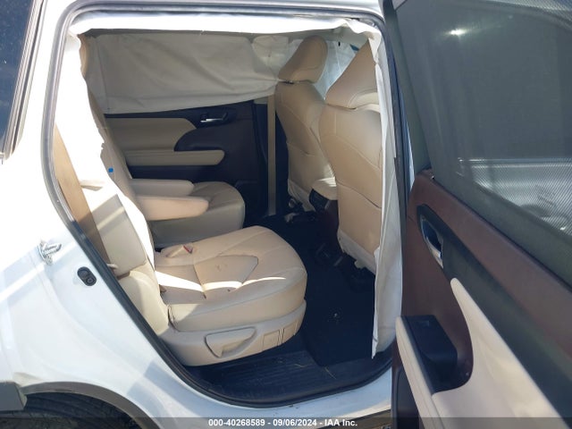 Toyota Highlander Xle 2022 5TDGZRAH1NS129365 Image 8