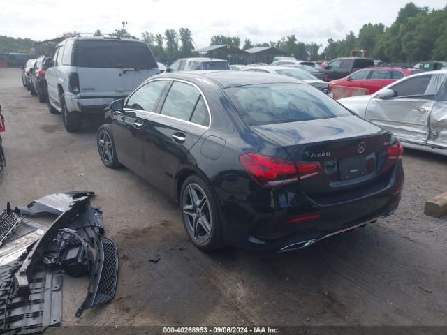 W1K3G4FB9NJ360478 Mercedes-Benz A 220 4matic