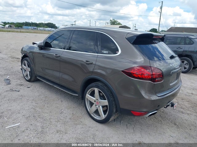 2013 PORSCHE CAYENNE WP1AB2A20DLA85953 Photo 2