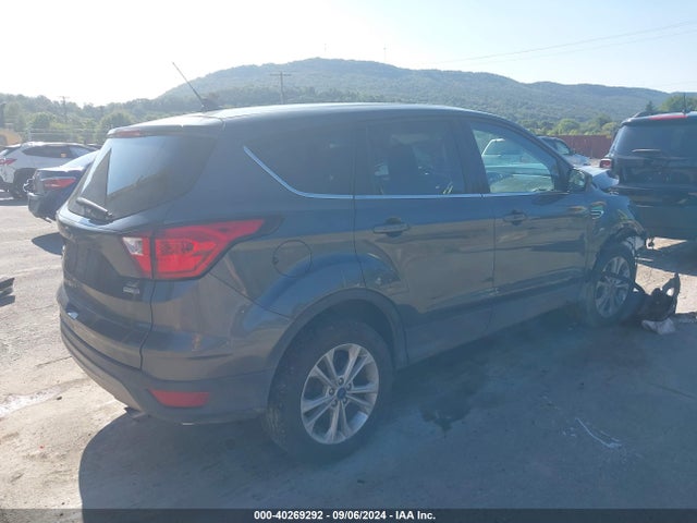 Ford ESCAPE SE 2019 1FMCU9GDXKUB80593 Image 4