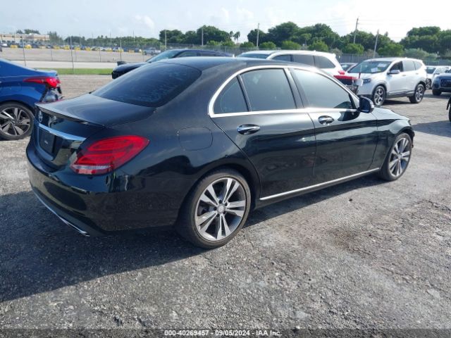 55SWF4JB4FU067905 Mercedes-Benz C 300 Luxury/sport