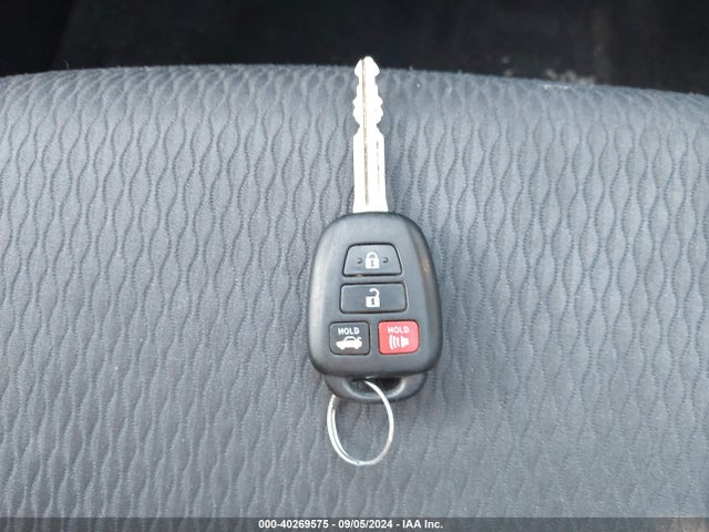 Toyota COROLLA LE 2017 5YFBURHE2HP642349 Image 11