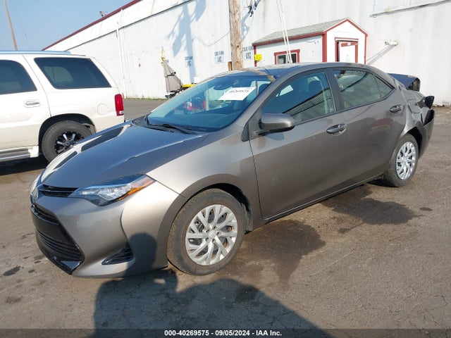 Toyota COROLLA LE 2017 5YFBURHE2HP642349 Image 2