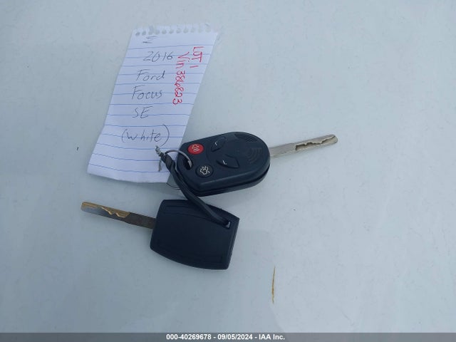 Ford FOCUS SE 2016 1FADP3K24GL386823 Image 11