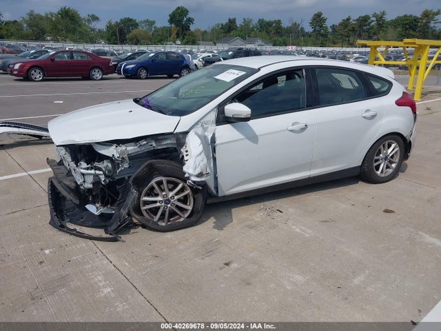 Ford FOCUS SE 2016 1FADP3K24GL386823 Image 2