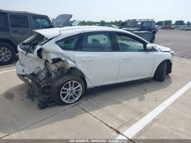 Ford FOCUS SE 2016 1FADP3K24GL386823 Image 4