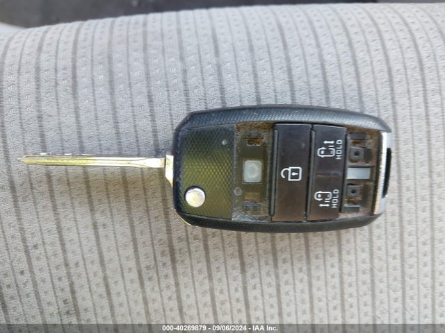 KIA SEDONA LX 2017 KNDMB5C15H6220126 Image 11