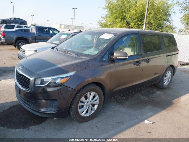 KIA SEDONA LX 2017 KNDMB5C15H6220126 Image 2