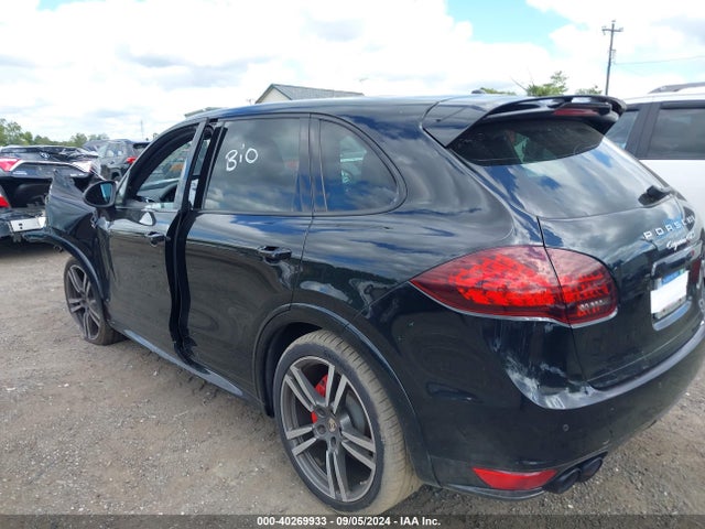 2013 PORSCHE CAYENNE WP1AD2A20DLA72730 Photo 2