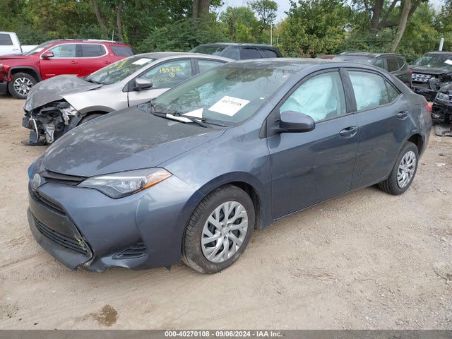 Toyota COROLLA LE 2018 2T1BURHE0JC977762 Image 2