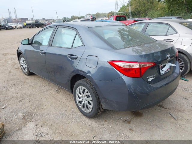 Toyota COROLLA LE 2018 2T1BURHE0JC977762 Image 3