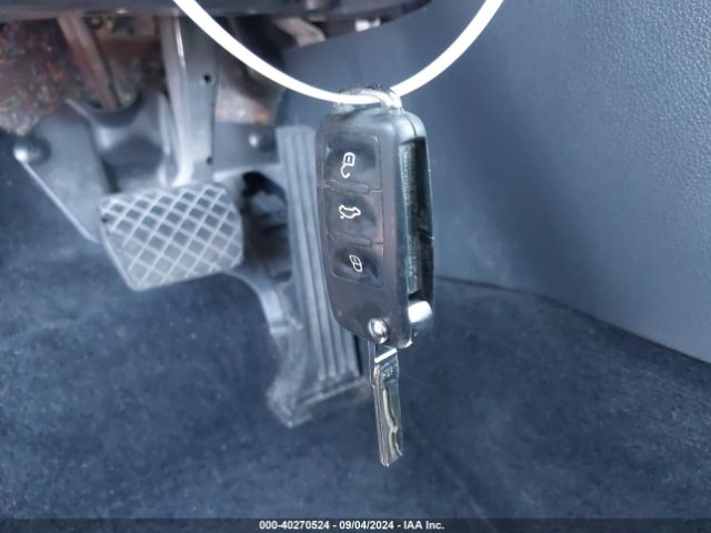 1VWAT7A32HC021601 Volkswagen Passat 1.8t S