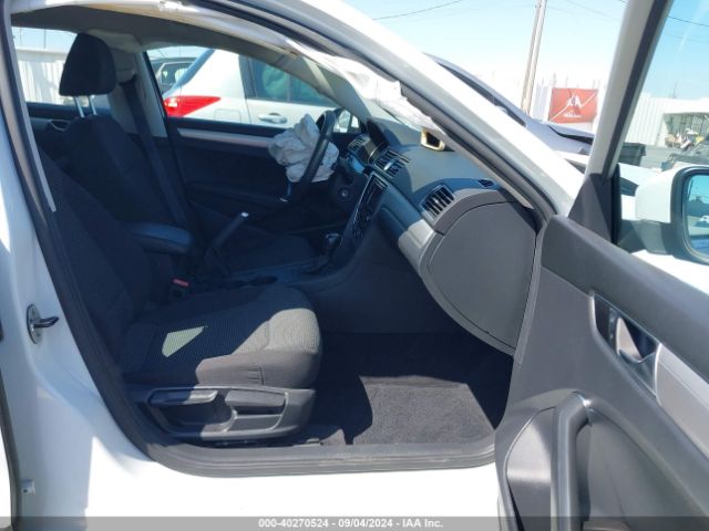 1VWAT7A32HC021601 Volkswagen Passat 1.8t S