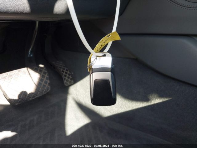 WAUHMAF47KA062562 Audi A4 40 Premium