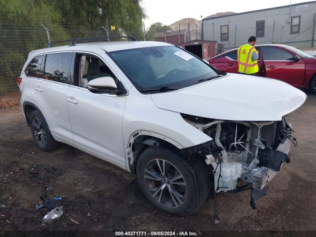 Toyota Highlander Le 2017 5TDZZRFH3HS227951 main image