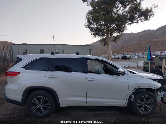 Toyota Highlander Le 2017 5TDZZRFH3HS227951 Image 13