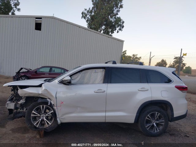 Toyota Highlander Le 2017 5TDZZRFH3HS227951 Image 14