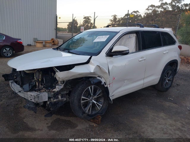Toyota Highlander Le 2017 5TDZZRFH3HS227951 Image 2