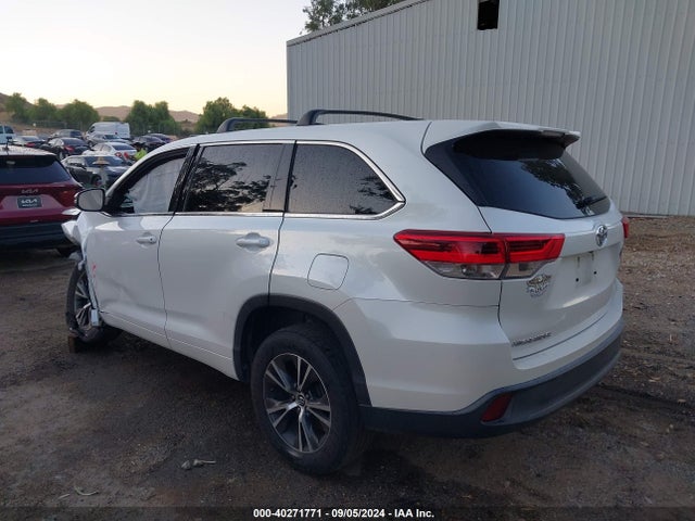 Toyota Highlander Le 2017 5TDZZRFH3HS227951 Image 3