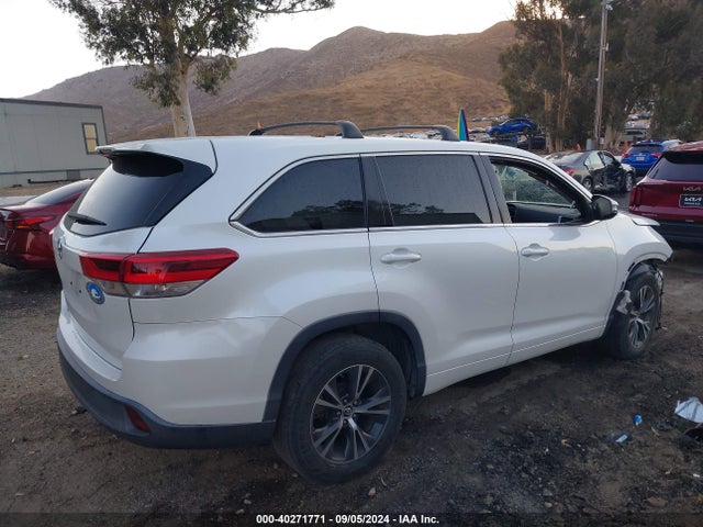 Toyota Highlander Le 2017 5TDZZRFH3HS227951 Image 4