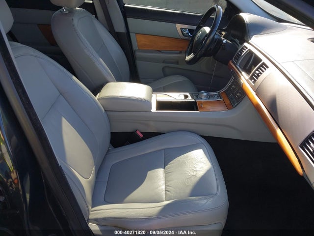 2009 JAGUAR XF SAJWA05B99HR04060 Photo 4