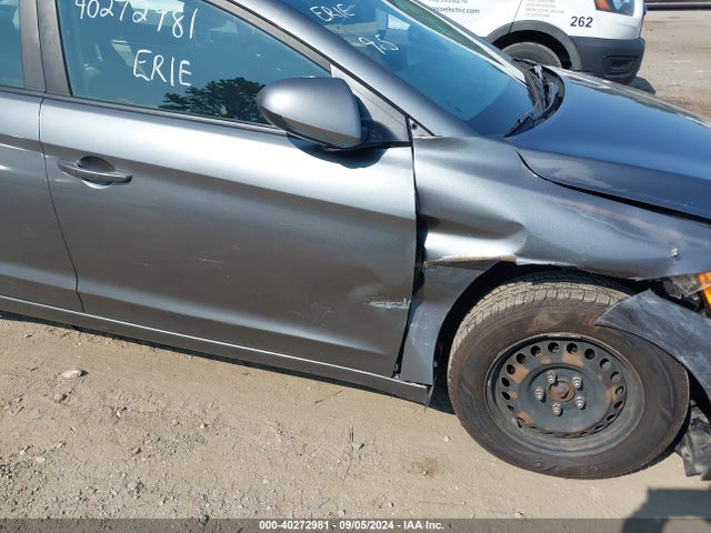 Hyundai ELANTRA SE 2018 5NPD74LF0JH260665 Image 13