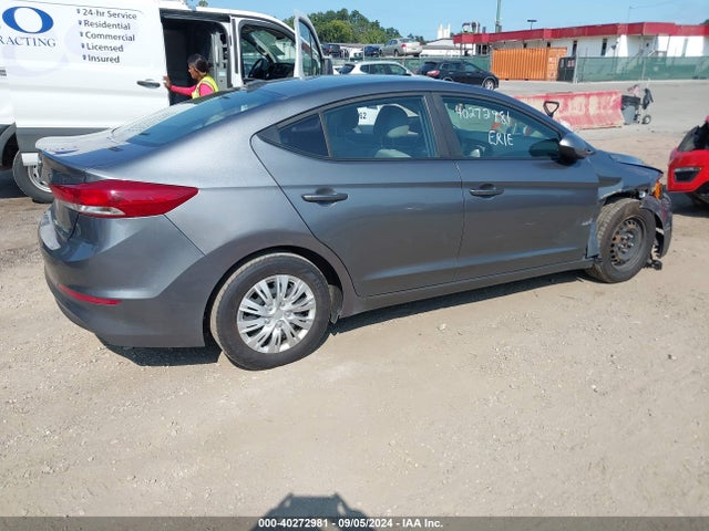 Hyundai ELANTRA SE 2018 5NPD74LF0JH260665 Image 4