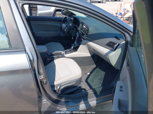 Hyundai ELANTRA SE 2018 5NPD74LF0JH260665 Image 5