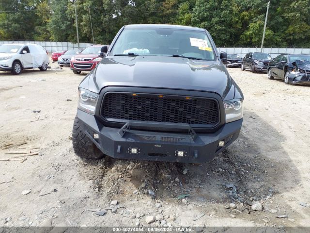 1C6RR7KT9HS698922 RAM 1500 Express  4x4 5'7 Box