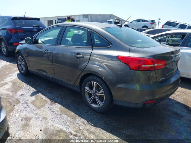 Ford FOCUS SE 2018 1FADP3FE2JL238116 Image 3