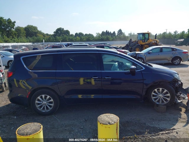 2C4RC1FG1JR175454 Chrysler Pacifica Touring Plus