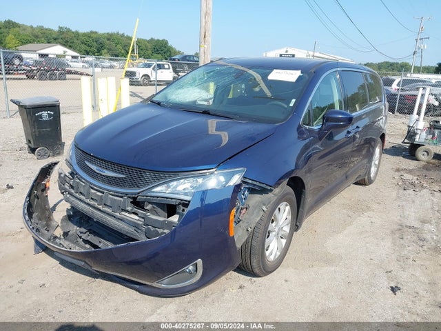 Chrysler Pacifica Touring Plus 2018 2C4RC1FG1JR175454 Image 2
