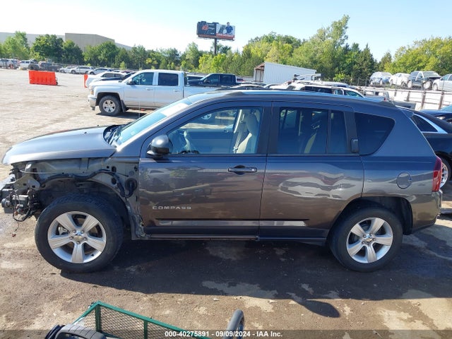 1C4NJCBBXFD171858 Jeep Compass Sport