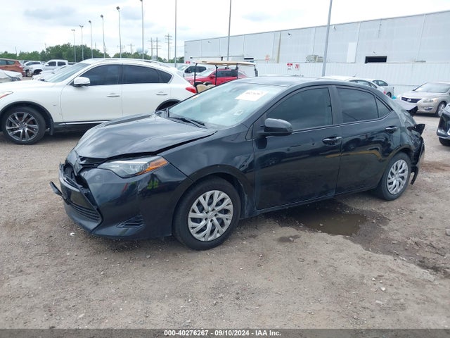 Toyota COROLLA LE 2018 5YFBURHE7JP852998 Image 2