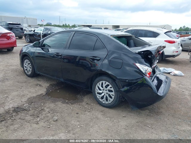 Toyota COROLLA LE 2018 5YFBURHE7JP852998 Image 3