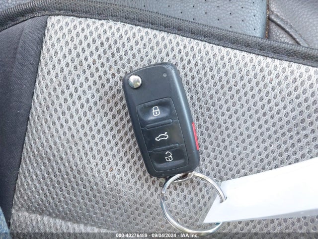 WVGBV7AX4FW602464 Volkswagen Tiguan Sel