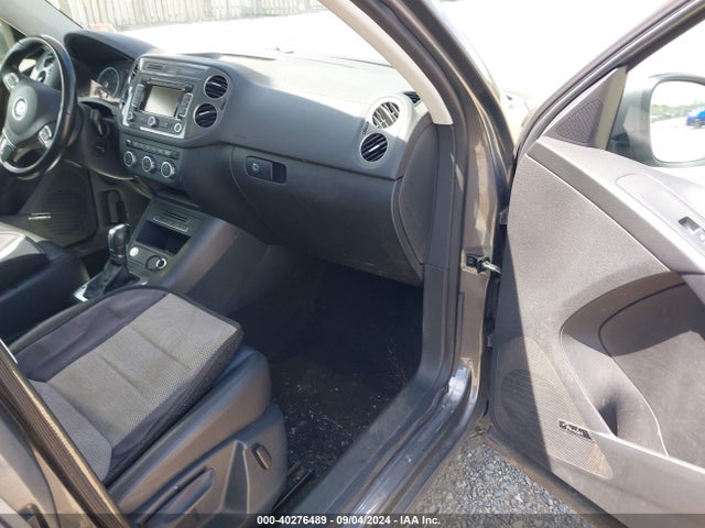 WVGBV7AX4FW602464 Volkswagen Tiguan Sel