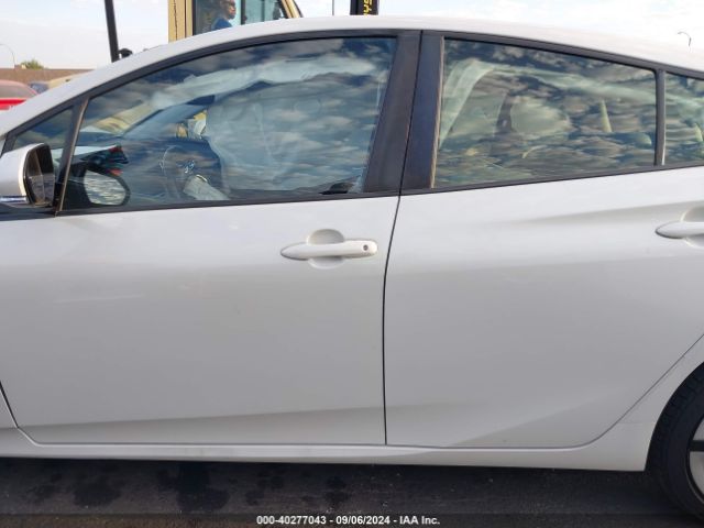 JTDKARFU9G3520114 Toyota Prius Four Touring