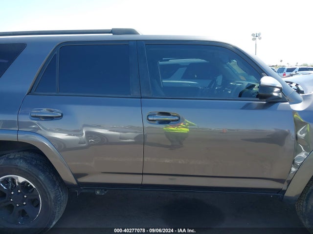 Toyota 4RUNNER SR5 2017 JTEBU5JR2H5445972 Image 13