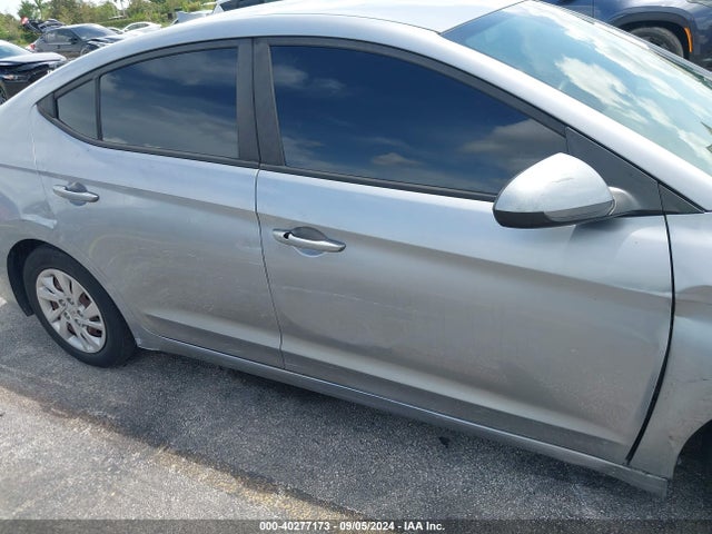 Hyundai ELANTRA SE 2017 5NPD74LF2HH174185 Image 13