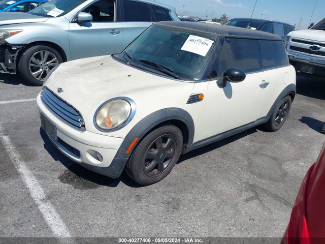2010 MINI COOPER WMWMF3C56ATZ24027 Photo 1