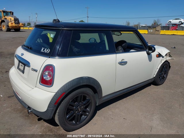 2012 MINI COOPER WMWSU3C57CT541813 Photo 3