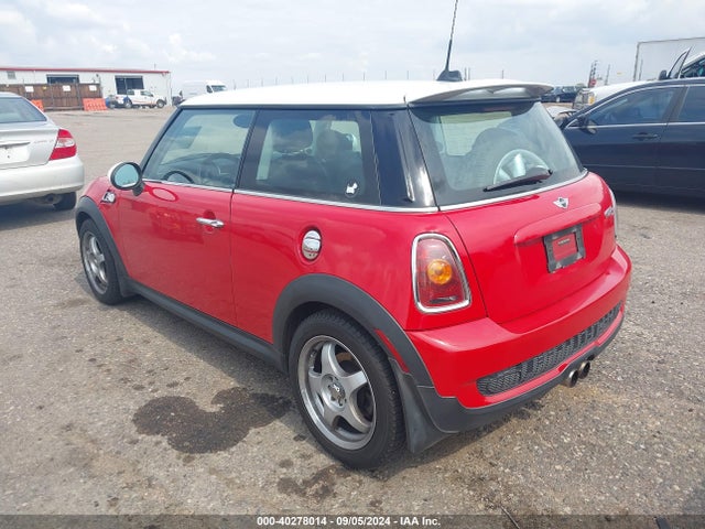 2007 MINI COOPER S WMWMF73547TL90333 Photo 2