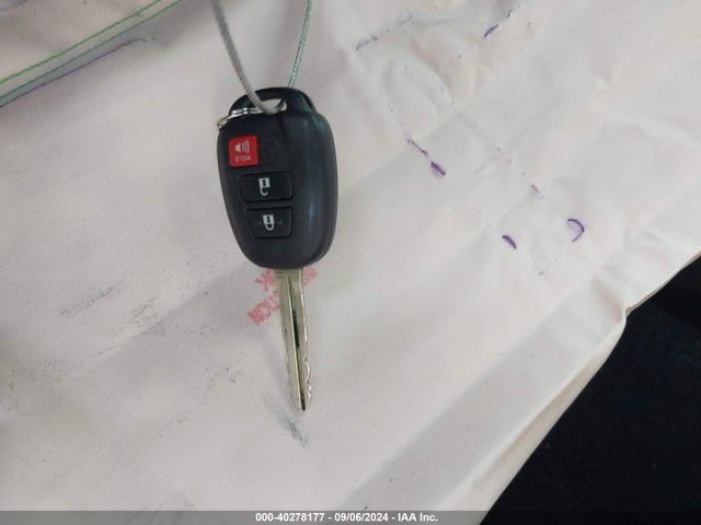 Toyota Rav4 Xle 2017 JTMWFREV5HJ717484 Image 11
