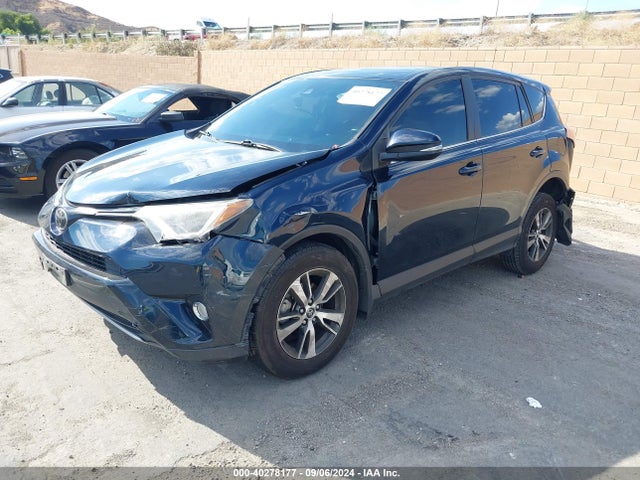 Toyota Rav4 Xle 2017 JTMWFREV5HJ717484 Image 2