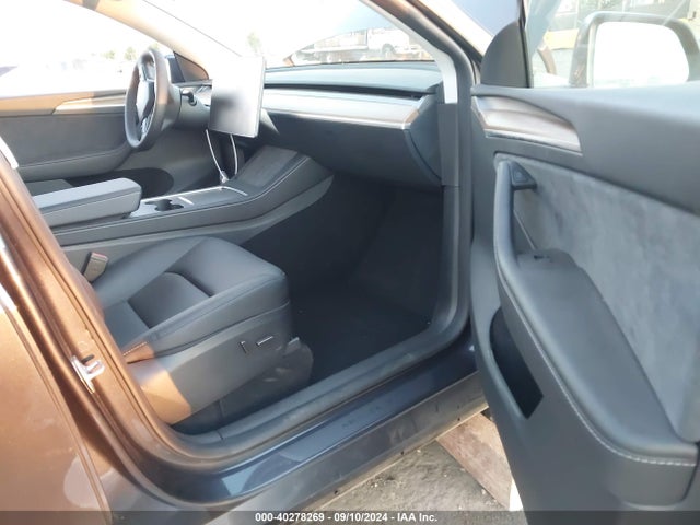 2024 TESLA MODEL Y 7SAYGDEEXRF014709 Photo 4