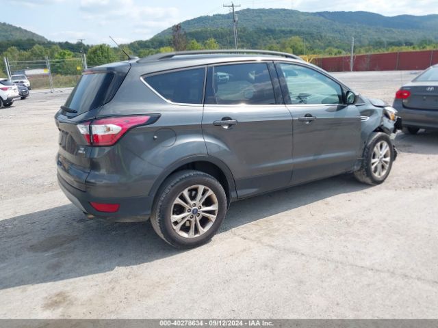 1FMCU9GD3JUC11732 Ford ESCAPE SE